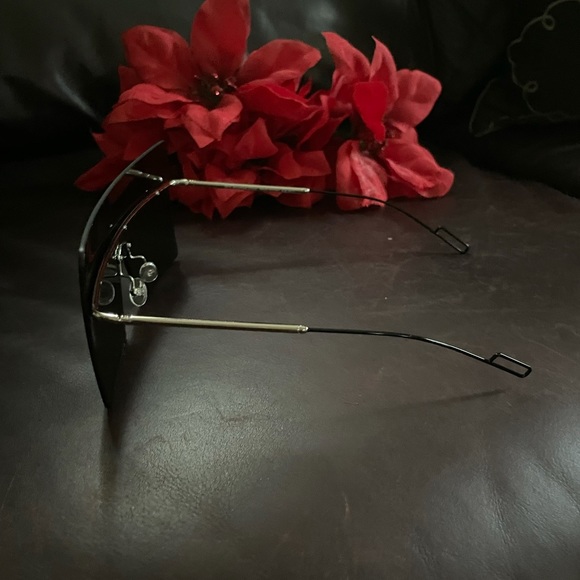 AUTHENTIC DIOR SUNGLASSES - Picture 4 of 11